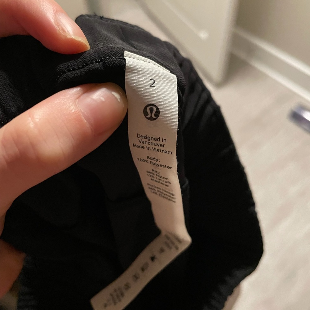 Lululemon On the Fly Jogger 28" 
Woven - Picture 12 of 13